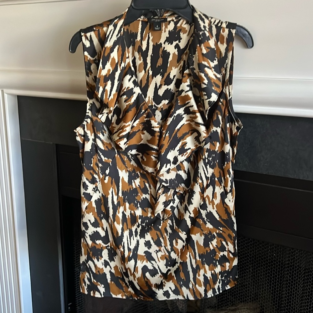 Ann Taylor Black Gold Cream Animal Print Sleeveless Blouse Ruffle Neckline Sz 4
